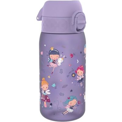 Ion8 Vattenflaska För Barn, 350 ml/12 oz, Läcksäker, Lätt att Öppna, Säkert Lås, Diskmaskinssäker, BPA-fri, Bärhandtag, Enkel att Rengöra, Luktfri, Koldioxidneutral, BPA-fri, Älvor Ion8 Vattenflaska För Barn, 350 ml/12 oz, Läcksäker, Lätt att Öppna, Säkert Lås, Diskmaskinssäker, BPA-fri, Bärhandtag, Enkel att Rengöra, Luktfri, Koldioxidneutral, BPA-fri, Älvor
