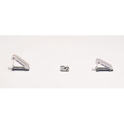 Herpa tillbehör Air France historiska passagerartrappor (2) med bogserfordon (1), skala 1:200, modell, tillbehör i plast Herpa tillbehör Air France historiska passagerartrappor (2) med bogserfordon (1), skala 1:200, modell, tillbehör i plast