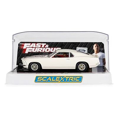 Scalextric C4664 Ford Mustang, Fast & Furious 6, Skala 1:32, Vit med svart rand, Fungerande ljus, Magnatraction Spelautomat TV och Film Scalextric C4664 Ford Mustang, Fast & Furious 6, Skala 1:32, Vit med svart rand, Fungerande ljus, Magnatraction Spelautomat TV och Film