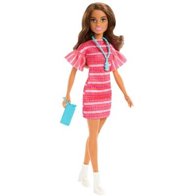 Barbie and Teresa Recipe for Friendship Teresa-modedocka med avtagbar signaturoutfit med accessoarer, däribland halsband, JCT02 Barbie and Teresa Recipe for Friendship Teresa-modedocka med avtagbar signaturoutfit med accessoarer, däribland halsband, JCT02