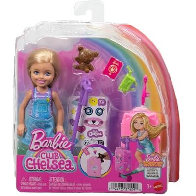 Barbie Club Chelsea Limitless Adventure-docka, blond, rullande sparkcykel med resväska och resetillbehör, JMJ46 Barbie Club Chelsea Limitless Adventure-docka, blond, rullande sparkcykel med resväska och resetillbehör, JMJ46