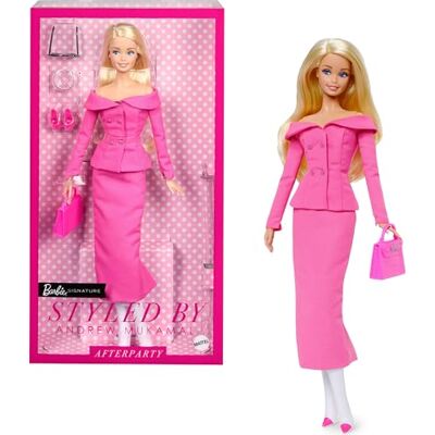Barbie -signatur stil av Andrew Mukamal modedocka, samlarobjekt med 3 dag-till-natt-utseende och tillbehör, inkluderar stativ Barbie -signatur stil av Andrew Mukamal modedocka, samlarobjekt med 3 dag-till-natt-utseende och tillbehör, inkluderar stativ