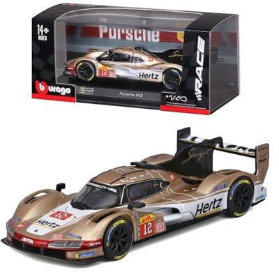 Bburago Porsche 963#12 med utställningsmonter i skala 1:43, diecast-bil i guldfärg, detaljerad replika av långlopp, officiell Porsche-licens, rekommenderad ålder 14+ år Bburago Porsche 963#12 med utställningsmonter i skala 1:43, diecast-bil i guldfärg, detaljerad replika av långlopp, officiell Porsche-licens, rekommenderad ålder 14+ år