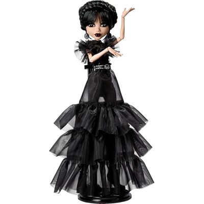 Monster High x Wednesday Docka, Rave'N Wednesday Addams Samlardocka av Wednesday i svart gotisk klänning inspirerad av dansscen, premiumtillbehör och dockställ, HXJ03 Monster High x Wednesday Docka, Rave'N Wednesday Addams Samlardocka av Wednesday i svart gotisk klänning inspirerad av dansscen, premiumtillbehör och dockställ, HXJ03