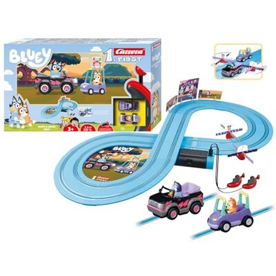 Carrera Bluey & Bingo Racetrack 2,4 m Komplett set med 2 fjärrstyrda bilar, handkontroller & ban-delar Perfekt leksak för barn från 3 år Carrera Bluey & Bingo Racetrack 2,4 m Komplett set med 2 fjärrstyrda bilar, handkontroller & ban-delar Perfekt leksak för barn från 3 år