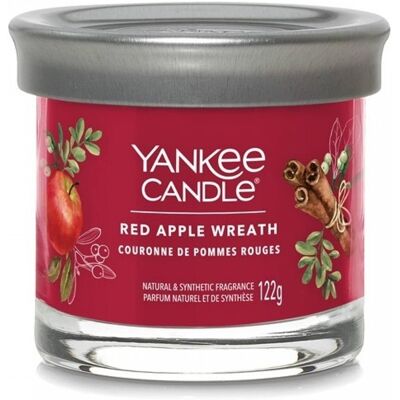Yankee Candle Signature Small Tumbler Red Apple Wreath 122g Yankee Candle Signature Small Tumbler Red Apple Wreath 122g