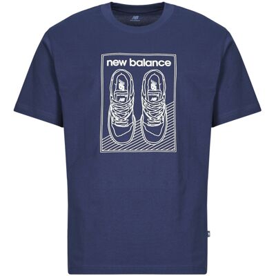 T-shirts med korta ärmar New Balance GRAPHIC JERSEY TEE EU S,EU M,EU L,EU XL Herr T-shirts med korta ärmar New Balance GRAPHIC JERSEY TEE EU S,EU M,EU L,EU XL Herr