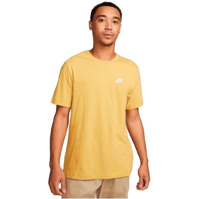 Nike Senapsgul Sportswear Club T-Shirt - Stadsliv Nike Senapsgul Sportswear Club T-Shirt - Stadsliv
