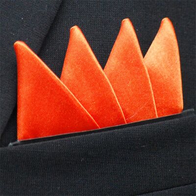 Slipskungen Färdigtvikt bröstnäsduk Fyrspets Orange Slipskungen Färdigtvikt bröstnäsduk Fyrspets Orange