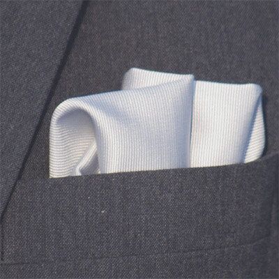 Slipskungen Bröstnäsduk silver vävd Slipskungen Bröstnäsduk silver vävd