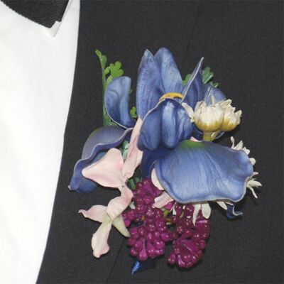 Slipskungen Corsage Lilja Blå Slipskungen Corsage Lilja Blå
