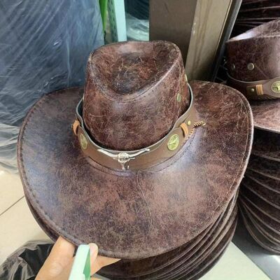 LChome Cowboyhatt i vintagestil med spänne med tjurhuvud och nitdetaljer - Bred brätte, jazzkeps i konstläder för män och kvinnor, lättviktig, hållbar LChome Cowboyhatt i vintagestil med spänne med tjurhuvud och nitdetaljer - Bred brätte, jazzkeps i konstläder för män och kvinnor, lättviktig, hållbar