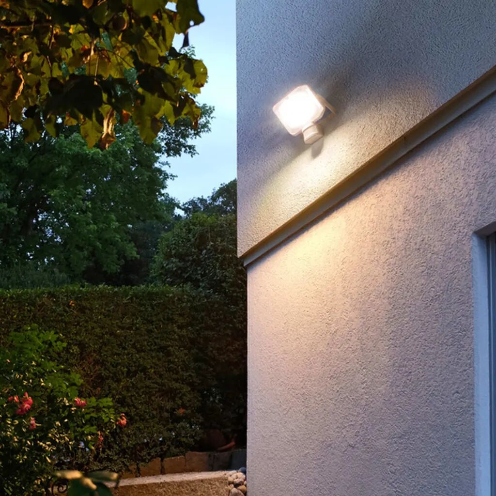 Brennenstuhl LED-strålkastare AL 2000 P PIR 20W 12m IP44 Brennenstuhl LED-strålkastare AL 2000 P PIR 20W 12m IP44
