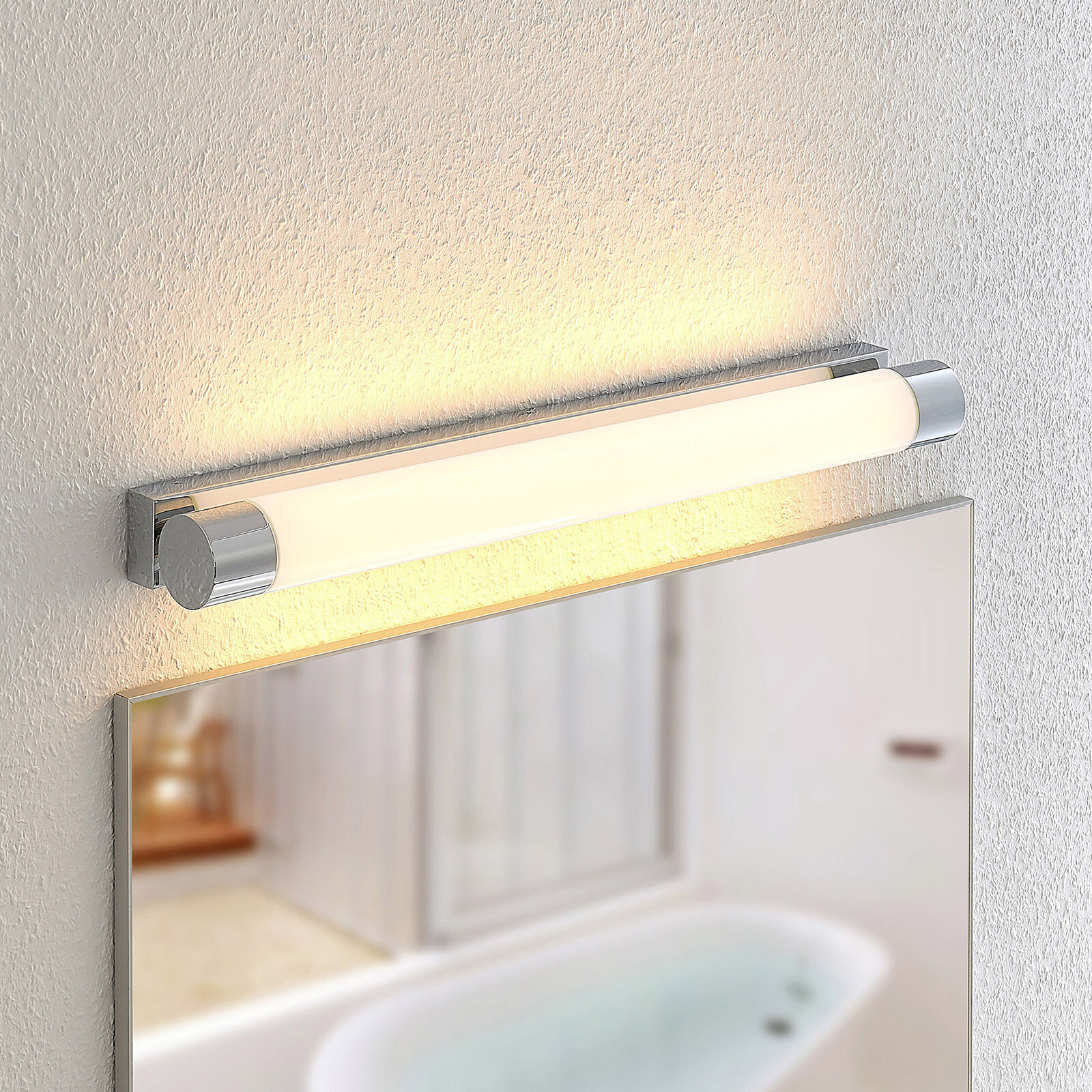 Lindby Hamina LED-badrumsspegellampa, 69 cm Lindby Hamina LED-badrumsspegellampa, 69 cm