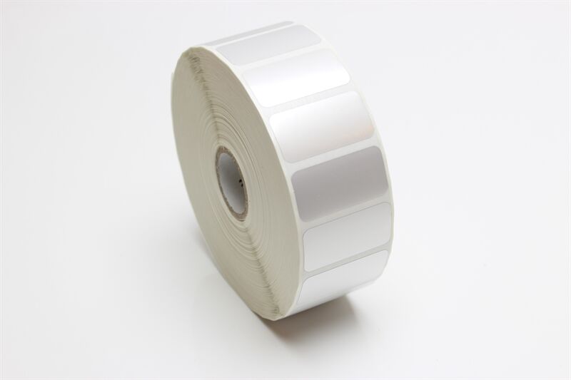 Silvriga etiketter, Rulle, TT, Plast, Zebra Z-Ultimate 3000T, 38x19Ø25,4 mm, 3720 st/rulle Silvriga etiketter, Rulle, TT, Plast, Zebra Z-Ultimate 3000T, 38x19Ø25,4 mm, 3720 st/rulle