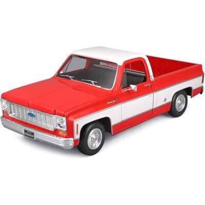 Maisto Chevrolet C10 Cheyenne Super 1:18 1974 červená Maisto Chevrolet C10 Cheyenne Super 1:18 1974 červená