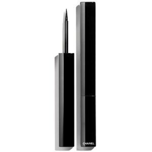 Chanel Vodoodolné tekuté očné linky Le Liner (Liquid Eyeliner) 2,5 ml 516 Rouge Noir Chanel Vodoodolné tekuté očné linky Le Liner (Liquid Eyeliner) 2,5 ml 516 Rouge Noir