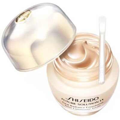 Shiseido Rozjasňujúci tekutý make-up SPF 15 Future Solution LX (Total Radiance Foundation) 30 ml N2 Neutral Shiseido Rozjasňujúci tekutý make-up SPF 15 Future Solution LX (Total Radiance Foundation) 30 ml N2 Neutral