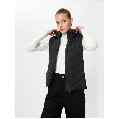 Koton Short Puffer Vest Hooded Zipper Pocket Detailed Čierna 34 Koton Short Puffer Vest Hooded Zipper Pocket Detailed Čierna 34