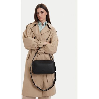Calvin Klein Kabelka Webbing 2X Strap Lg Camera Bag LV04F3642G Čierna Ženy Calvin Klein Kabelka Webbing 2X Strap Lg Camera Bag LV04F3642G Čierna Ženy