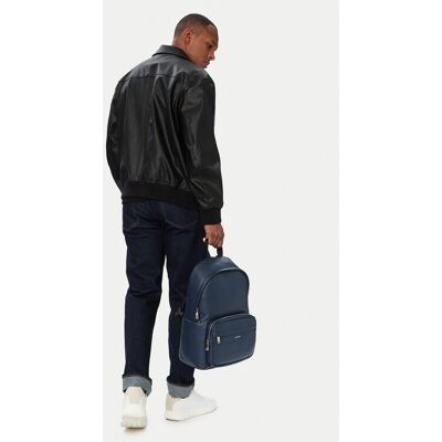 Calvin Klein Cestovný batoh Raised Round Backpack LV04D3155G Tmavomodrá Muži Calvin Klein Cestovný batoh Raised Round Backpack LV04D3155G Tmavomodrá Muži