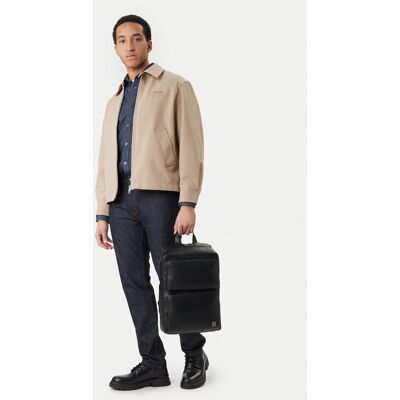 Calvin Klein Ruksak Emblem Hw Slim Pocket Backpack LV04D3289G Čierna Muži Calvin Klein Ruksak Emblem Hw Slim Pocket Backpack LV04D3289G Čierna Muži