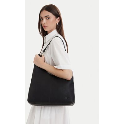 Calvin Klein Kabelka Slouchy Leather Md Shoulder Bag LV04F3543G Čierna Ženy Calvin Klein Kabelka Slouchy Leather Md Shoulder Bag LV04F3543G Čierna Ženy
