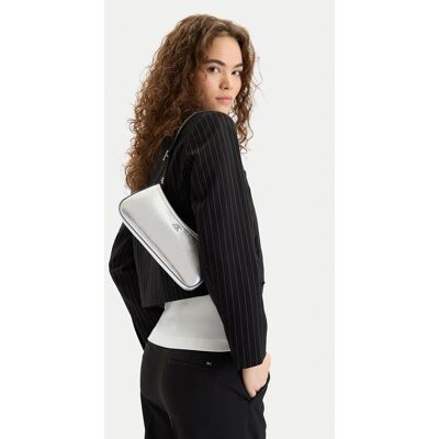 Calvin Klein Kabelka Ck Metallic Small Shoulder Bag LV04F3304G Strieborná Ženy Calvin Klein Kabelka Ck Metallic Small Shoulder Bag LV04F3304G Strieborná Ženy