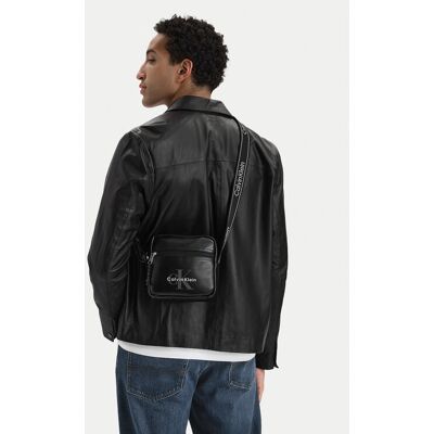 Calvin Klein Ľadvinka Bold Logo Webbing Square Crossbo LV04D3445G Čierna Muži Calvin Klein Ľadvinka Bold Logo Webbing Square Crossbo LV04D3445G Čierna Muži