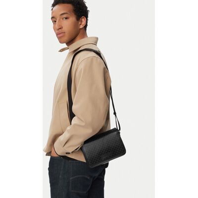 Calvin Klein Ľadvinka Emblem Aop Coated Small Flap Mes LV04D3396G Čierna Muži Calvin Klein Ľadvinka Emblem Aop Coated Small Flap Mes LV04D3396G Čierna Muži