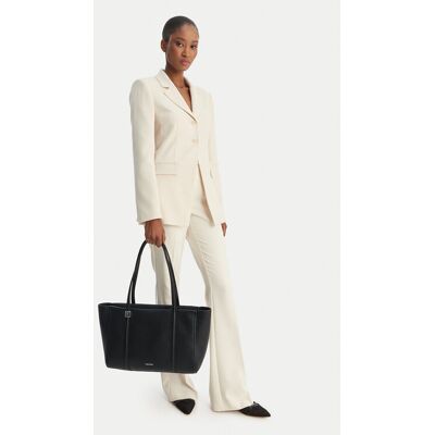 Calvin Klein Kabelka Emblem Hw Pebble Tote LV04F3424G Čierna Ženy Calvin Klein Kabelka Emblem Hw Pebble Tote LV04F3424G Čierna Ženy