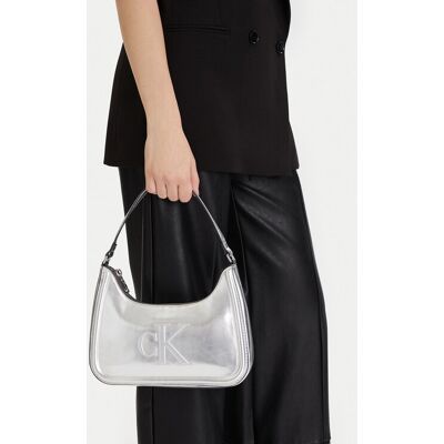 Calvin Klein Kabelka Bold Ck Metallic Shoulder Bag LV04F3332G Strieborná Ženy Calvin Klein Kabelka Bold Ck Metallic Shoulder Bag LV04F3332G Strieborná Ženy