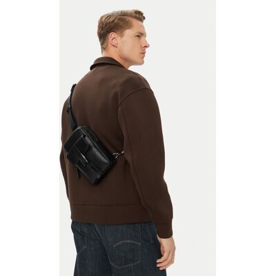 Calvin Klein Taška cez rameno Emblem Hw Sling LV04D3507G Čierna Muži Calvin Klein Taška cez rameno Emblem Hw Sling LV04D3507G Čierna Muži