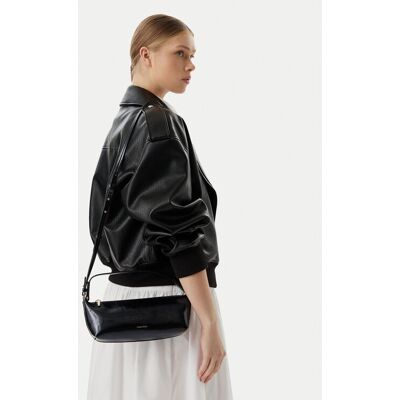 Calvin Klein Kabelka Foil Logo Glossy LV04F3738G Čierna Ženy Calvin Klein Kabelka Foil Logo Glossy LV04F3738G Čierna Ženy