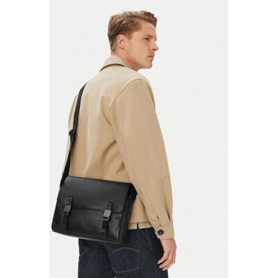 Calvin Klein Taška cez rameno Emblem Hw Flap Messenger LV04D3508G Čierna Muži Calvin Klein Taška cez rameno Emblem Hw Flap Messenger LV04D3508G Čierna Muži