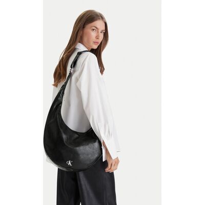 Calvin Klein Kabelka Buckle Convertible Hobo Bag LV04F3446G Čierna Ženy Calvin Klein Kabelka Buckle Convertible Hobo Bag LV04F3446G Čierna Ženy