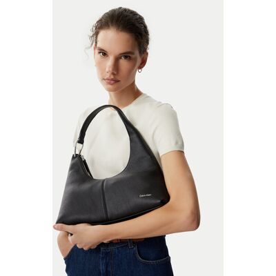 Calvin Klein Kabelka Slouchy Leather Shoulder Bag LV04F3657G Čierna Ženy Calvin Klein Kabelka Slouchy Leather Shoulder Bag LV04F3657G Čierna Ženy