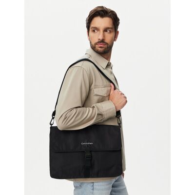 Calvin Klein Taška cez rameno Bold Laptop Sleeve W/ Strap (Nyl LV04D1222G Čierna Muži Calvin Klein Taška cez rameno Bold Laptop Sleeve W/ Strap (Nyl LV04D1222G Čierna Muži