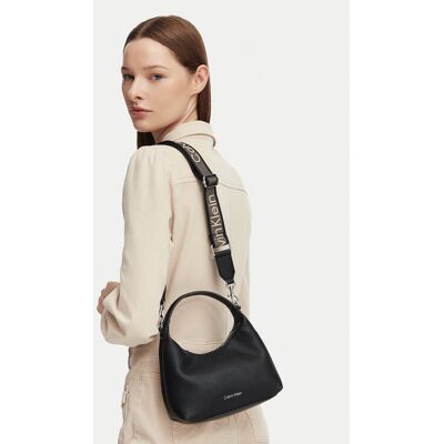Calvin Klein Kabelka LV04F3892G Čierna Ženy Calvin Klein Kabelka LV04F3892G Čierna Ženy