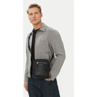Calvin Klein Taška cez rameno Ssnl Raised Logo Reporter LV04D3500G Čierna Muži Calvin Klein Taška cez rameno Ssnl Raised Logo Reporter LV04D3500G Čierna Muži