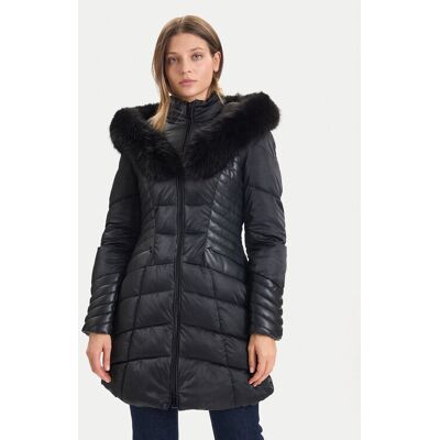 Guess Zimné bundy New Oxana W4BL61 WGLZ0 Čierna Regular Fit Ženy Guess Zimné bundy New Oxana W4BL61 WGLZ0 Čierna Regular Fit Ženy