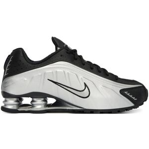 Nike Sneakersy Shox R4 HQ1988 007 Strieborná Muži Nike Sneakersy Shox R4 HQ1988 007 Strieborná Muži