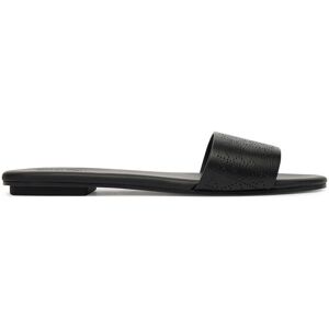 Calvin Klein Šľapky Org Flat Sndl One Bar Lth Aop HW0HW02857 Čierna Ženy Calvin Klein Šľapky Org Flat Sndl One Bar Lth Aop HW0HW02857 Čierna Ženy