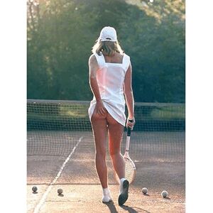 Pyramid Generic Tennis Girl 60 x 80 cm, tisk na plátně vícebarevný Pyramid Generic Tennis Girl 60 x 80 cm, tisk na plátně vícebarevný