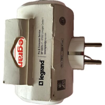 Legrand Fiche Multiprises 16 A 2x2P+T sorties avec bouchons Blanc/Gris Legrand Fiche Multiprises 16 A 2x2P+T sorties avec bouchons Blanc/Gris