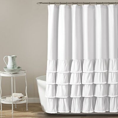 Lush Decor Sprchový závěs Ella s krajkovým designem s volánky, Shabby Chic, styl statku, koupelna, 182,9 x 183 cm, bílý Lush Decor Sprchový závěs Ella s krajkovým designem s volánky, Shabby Chic, styl statku, koupelna, 182,9 x 183 cm, bílý