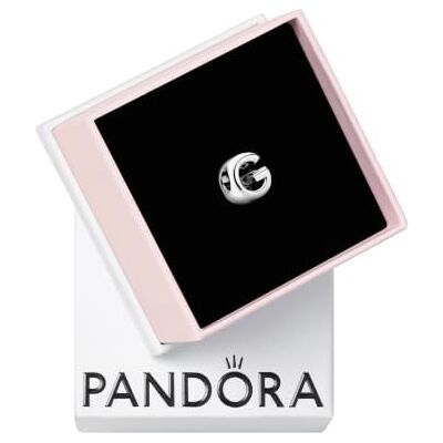 Pandora Moments písmeno G oboustranný přívěsek abecedy ze sterlingového stříbra s vyraženými srdíčky a perlami na zadní straně kompatibilní s náramky Moments Pandora Moments písmeno G oboustranný přívěsek abecedy ze sterlingového stříbra s vyraženými srdíčky a perlami na zadní straně kompatibilní s náramky Moments