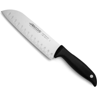 Arcos Nůž Santoku z ušlechtilé oceli Nitrum 18 cm – inovativní design pro každodenní použití, rukojeť z polypropylenu – černá, řada Menorca Arcos Nůž Santoku z ušlechtilé oceli Nitrum 18 cm – inovativní design pro každodenní použití, rukojeť z polypropylenu – černá, řada Menorca