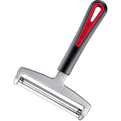 Westmark Kráječ na sýr s válečkem a výměnným krájecím drátem, variabilní tloušťka řezu, šířka: 12 cm, nerezová ocel/hliník/plast, černá/červená, 29272260, 17 x 12 x 2 cm Westmark Kráječ na sýr s válečkem a výměnným krájecím drátem, variabilní tloušťka řezu, šířka: 12 cm, nerezová ocel/hliník/plast, černá/červená, 29272260, 17 x 12 x 2 cm