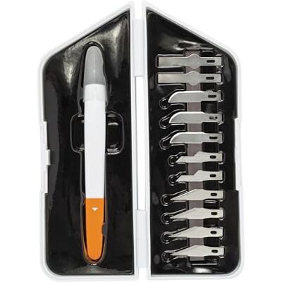 Fiskars Precizní nůž na tvořivost, 13dílná sada, celková délka řezačky: 21 cm, vč. 12 čepelí, kvalitní ocel/plast, bílá/oranžová, Premium, 1024384 Fiskars Precizní nůž na tvořivost, 13dílná sada, celková délka řezačky: 21 cm, vč. 12 čepelí, kvalitní ocel/plast, bílá/oranžová, Premium, 1024384